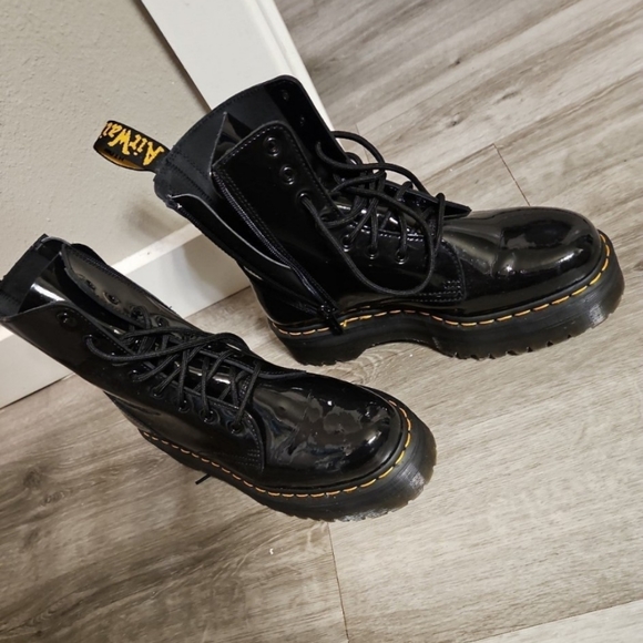 Dr. Martens Jadon black platform boot - Picture 1 of 2
